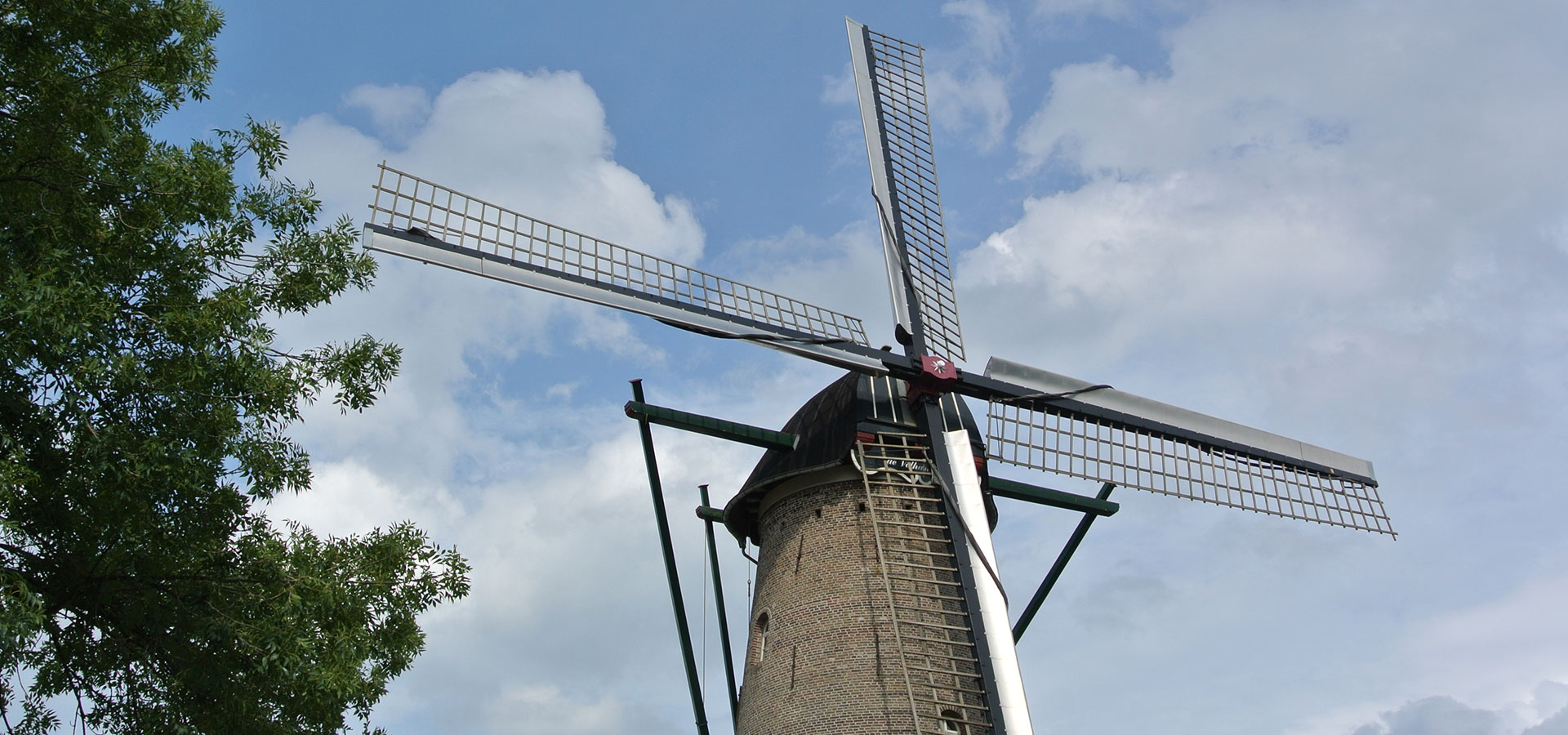 Blik op Best molen de Volharding